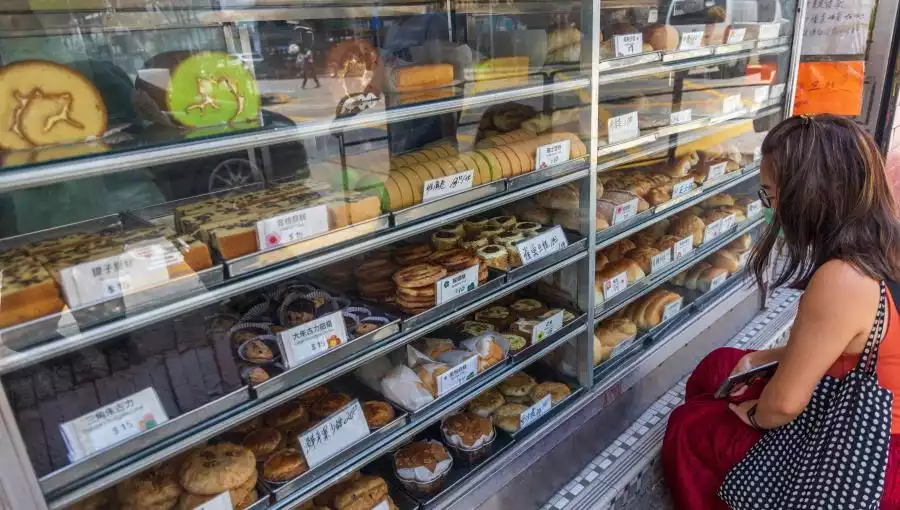 TOP MUST-TRY FOOD & RESTAURANTS